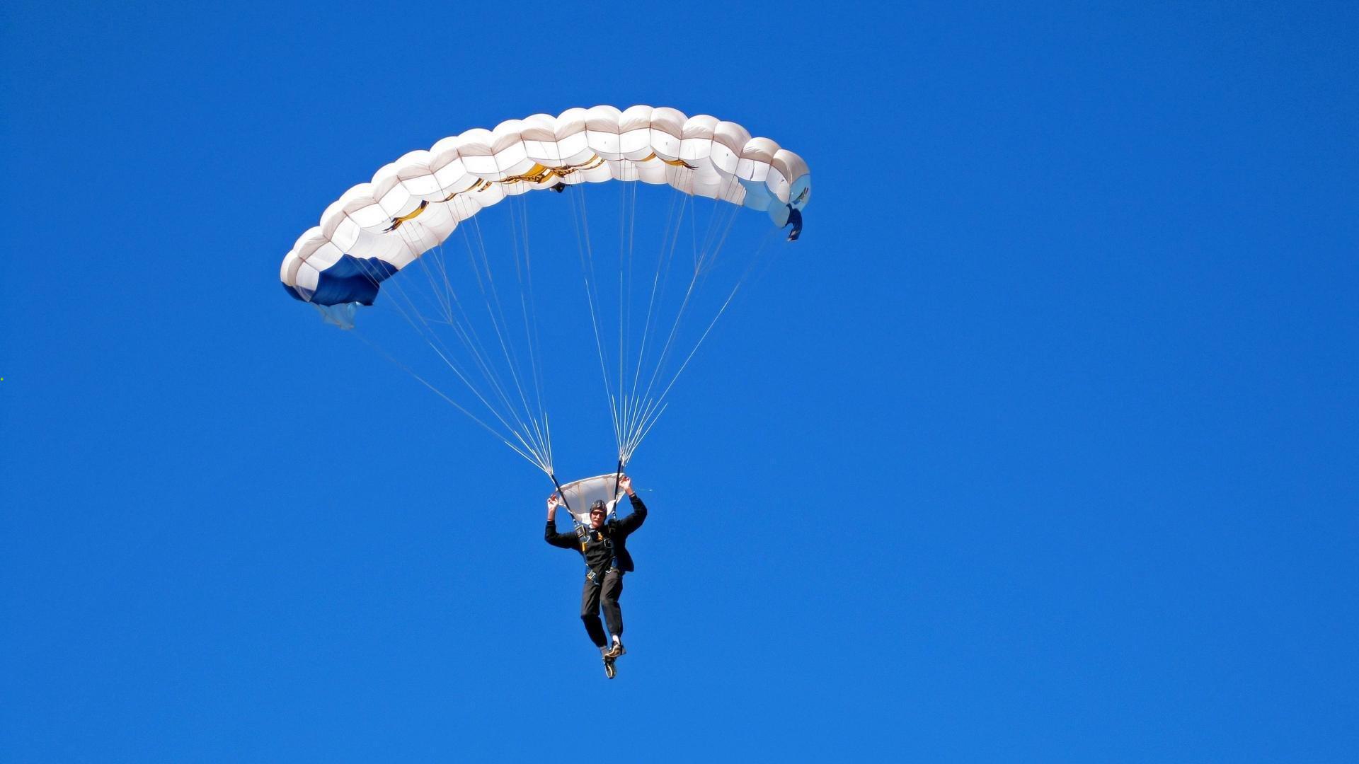 全球电竞锦标赛落幕，中国战队斩获冠军创历史